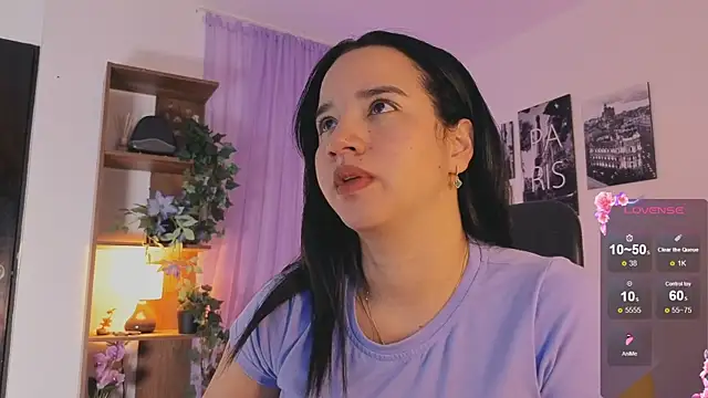 Snapshot of emilyrouxe chatting on 10/07/25, 02:47 emilyrouxe online show from 10/07/25, 02:47