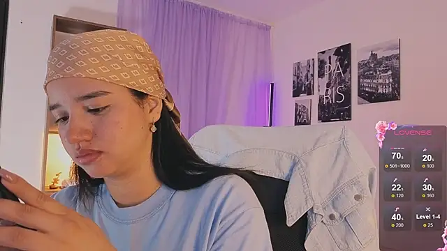 Snapshot of emilyrouxe chatting on 10/08/25, 03:42 emilyrouxe online show from 10/08/25, 03:42