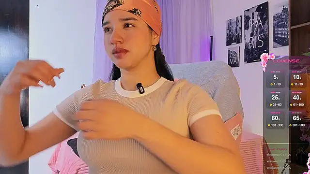 Snapshot of emilyrouxe chatting on 10/12/25, 03:22 emilyrouxe online show from 10/12/25, 03:22