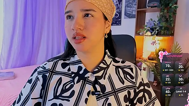 Snapshot of emilyrouxe chatting on 10/13/25, 03:56 emilyrouxe online show from 10/13/25, 03:56