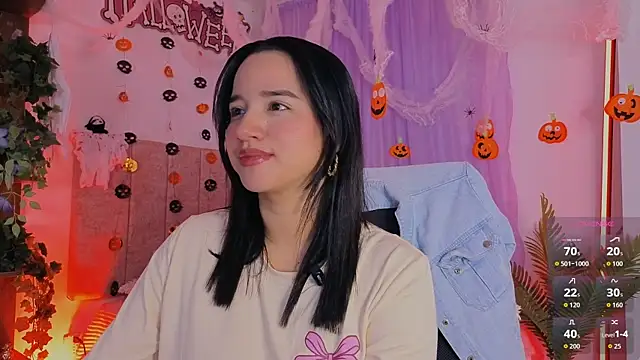 Snapshot of emilyrouxe chatting on 10/21/25, 02:51 emilyrouxe online show from 10/21/25, 02:51