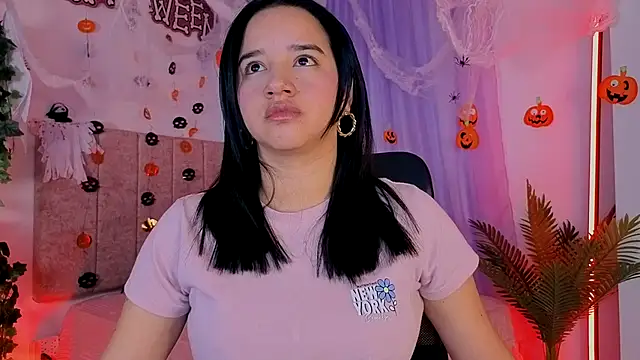 Snapshot of emilyrouxe chatting on 10/24/25, 01:29 emilyrouxe online show from 10/24/25, 01:29