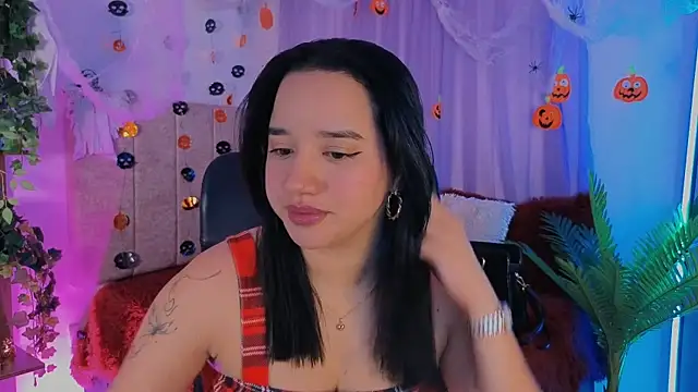 Snapshot of emilyrouxe chatting on 10/25/25, 04:02 emilyrouxe online show from 10/25/25, 04:02