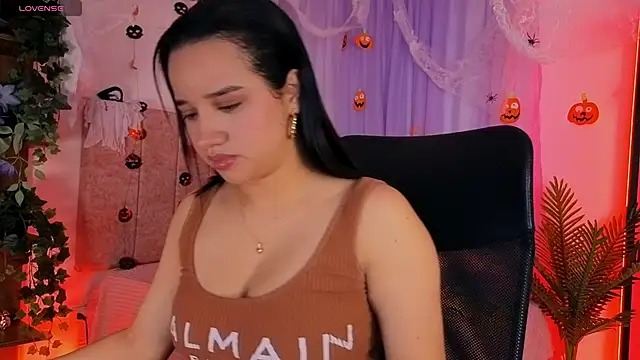 Snapshot of emilyrouxe chatting on 10/28/25, 04:09 emilyrouxe online show from 10/28/25, 04:09