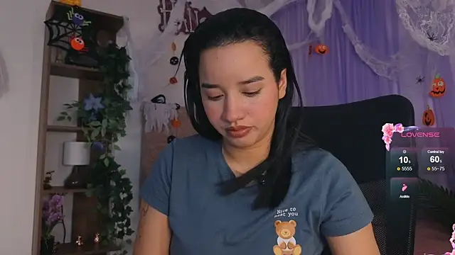 Snapshot of emilyrouxe chatting on 11/01/25, 05:26 emilyrouxe online show from 11/01/25, 05:26