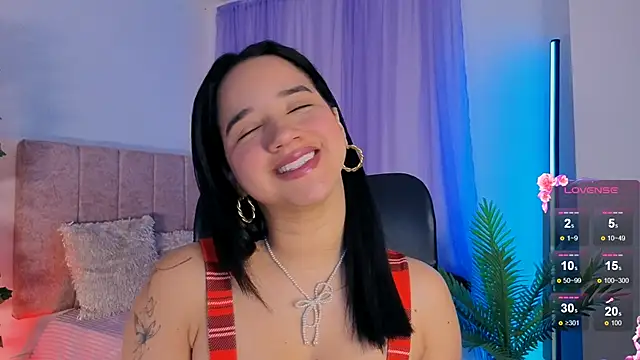 Snapshot of emilyrouxe chatting on 11/10/25, 04:17 emilyrouxe online show from 11/10/25, 04:17