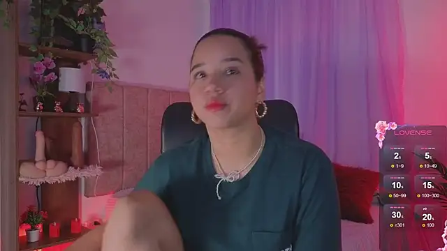 Snapshot of emilyrouxe chatting on 11/20/25, 03:23 emilyrouxe online show from 11/20/25, 03:23