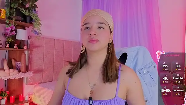 Snapshot of emilyrouxe chatting on 11/22/25, 03:33 emilyrouxe online show from 11/22/25, 03:33