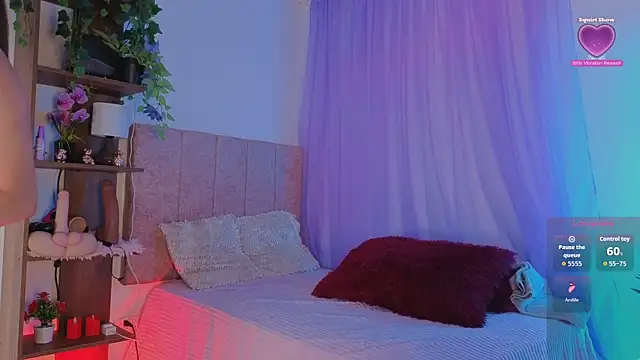 Snapshot of emilyrouxe chatting on 12/05/25, 01:52 emilyrouxe online show from 12/05/25, 01:52