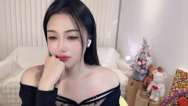 Snapshot of K-moumou chatting on 12/18/24, 08:25 K-moumou online show from 12/18/24, 08:25