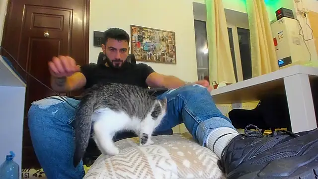 Snapshot of welcometo_hell chatting on 11/21/25, 11:58 welcometo hell online show from 11/21/25, 11:58