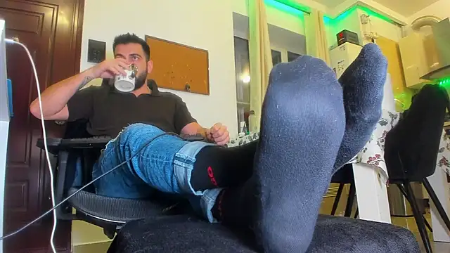 Snapshot of welcometo_hell chatting on 11/25/25, 10:10 welcometo hell online show from 11/25/25, 10:10