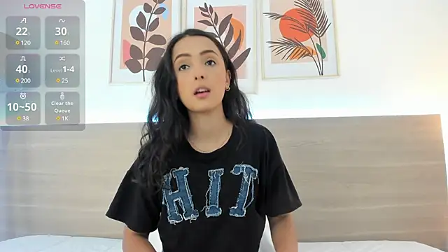 Snapshot of nataliiiiia chatting on 02/18/25, 11:33 nataliiiiia online show from 02/18/25, 11:33