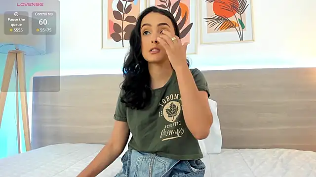 Snapshot of nataliiiiia chatting on 02/21/25, 11:33 nataliiiiia online show from 02/21/25, 11:33