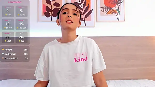 Snapshot of nataliiiiia chatting on 03/13/25, 05:39 nataliiiiia online show from 03/13/25, 05:39