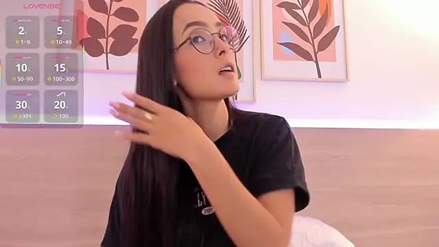 Snapshot of nataliiiiia chatting on 10/06/25, 12:24 nataliiiiia online show from 10/06/25, 12:24