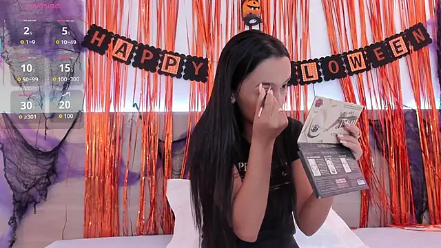 Snapshot of nataliiiiia chatting on 10/20/25, 11:43 nataliiiiia online show from 10/20/25, 11:43