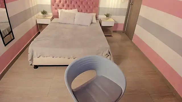 Snapshot of Carol_Pinter chatting on 02/07/25, 01:11 Carol Pinter online show from 02/07/25, 01:11