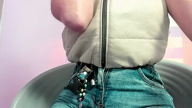 Snapshot of Carol_Pinter chatting on 03/08/25, 12:09 Carol Pinter online show from 03/08/25, 12:09