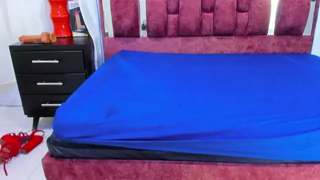 Snapshot of lucy_cooper01 chatting on 12/10/24, 02:38 lucy cooper01 online show from 12/10/24, 02:38