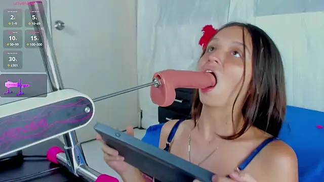 Snapshot of lucy_cooper01 chatting on 12/11/24, 01:58 lucy cooper01 online show from 12/11/24, 01:58