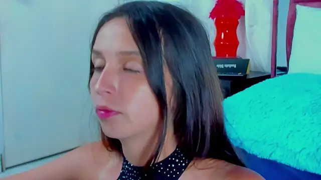 Snapshot of lucy_cooper01 chatting on 12/14/24, 02:12 lucy cooper01 online show from 12/14/24, 02:12