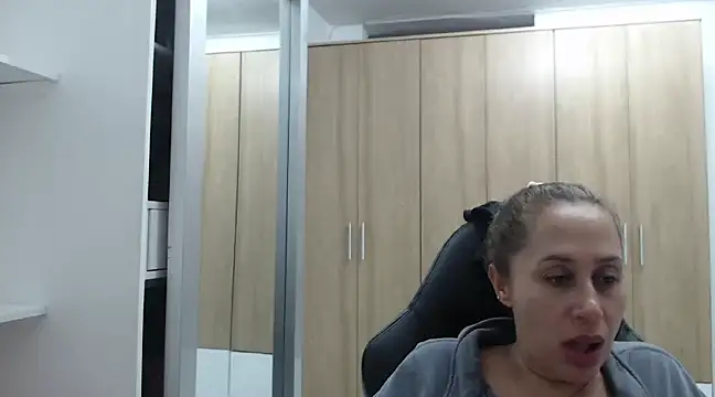 RoxanaLove9 online show from 02/13/25, 12:13