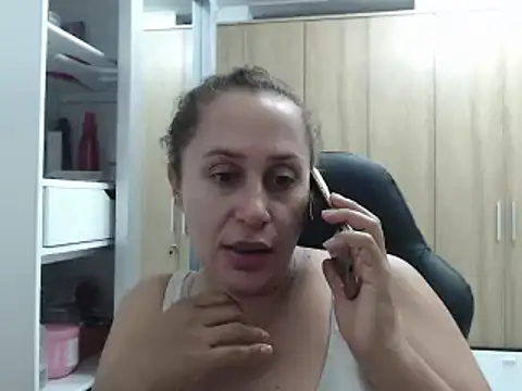 RoxanaLove9 online show from 02/14/25, 03:43