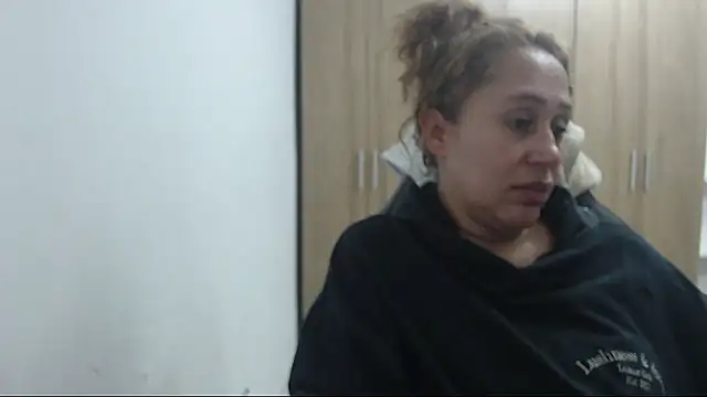 RoxanaLove9 online show from 09/29/25, 04:28