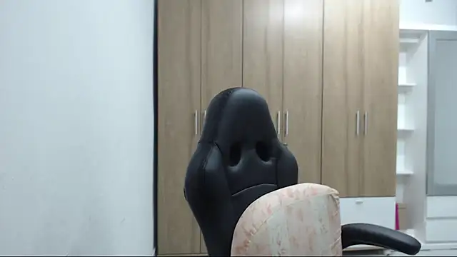 RoxanaLove9 online show from 11/20/25, 01:28