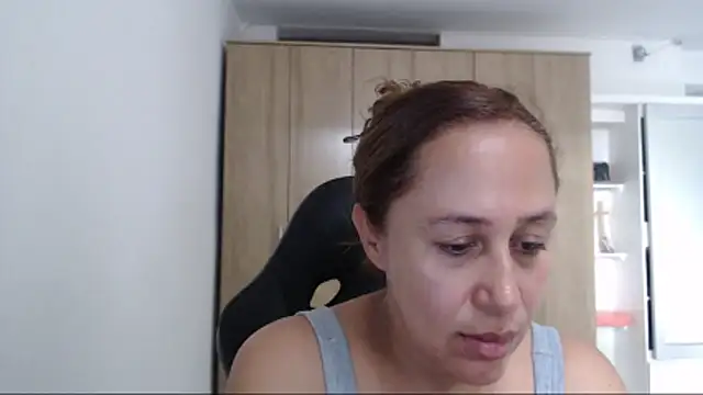 RoxanaLove9 online show from 02/06/26, 09:18