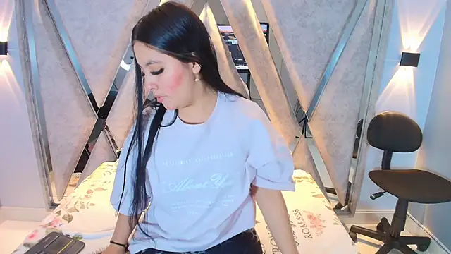 Annie9  online show from 10/10/25, 04:55