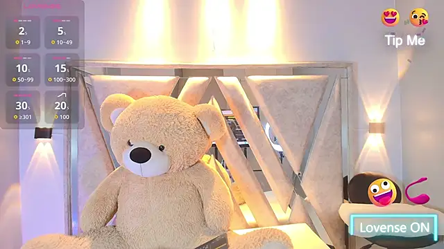 Annie9  online show from 10/31/25, 09:54