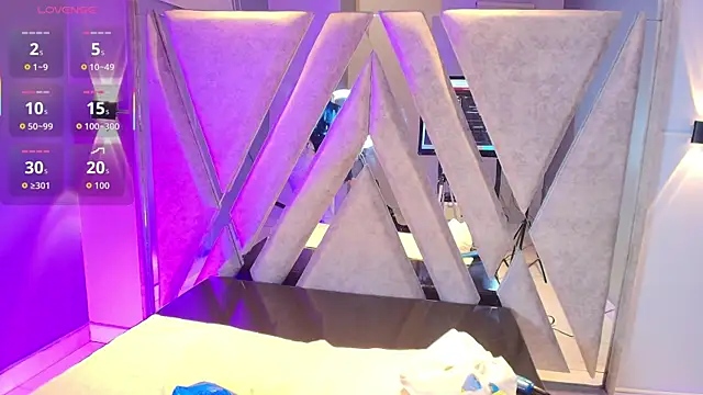 Annie9  online show from 11/17/25, 09:20