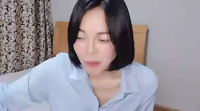 Snapshot of Linda-LL chatting on 02/18/25, 12:17 Linda-LL online show from 02/18/25, 12:17