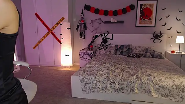 Fay Dunaway online show from 10/27/25, 02:10