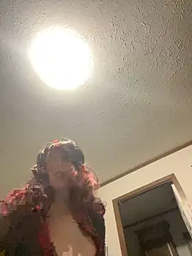 Snapshot of IvanaPlenty chatting on 12/28/24, 12:03 IvanaPlenty online show from 12/28/24, 12:03