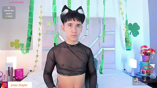 Snapshot of Thayler_jones chatting on 03/13/26, 11:17 Thayler jones online show from 03/13/26, 11:17