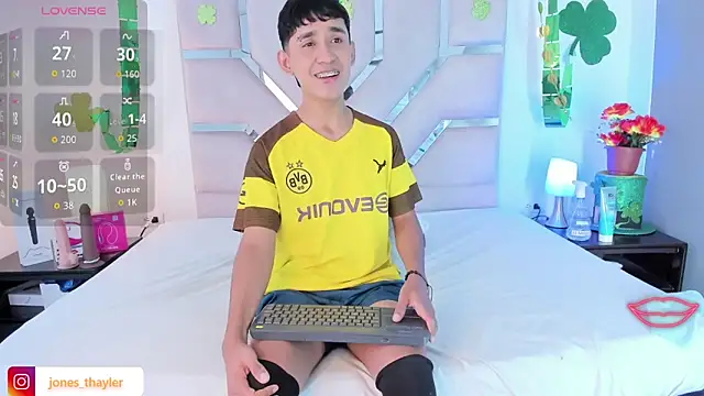 Snapshot of Thayler_jones chatting on 03/21/26, 11:15 Thayler jones online show from 03/21/26, 11:15