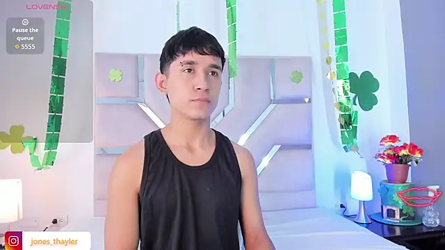 Snapshot of Thayler_jones chatting on 03/27/26, 11:10 Thayler jones online show from 03/27/26, 11:10