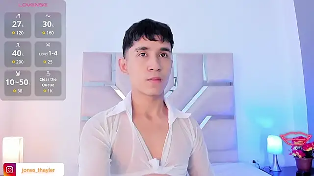 Snapshot of Thayler_jones chatting on 04/16/26, 11:11 Thayler jones online show from 04/16/26, 11:11