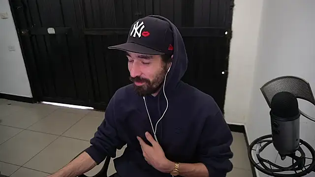 Snapshot of Your_Ice_cream chatting on 12/18/24, 05:42 Your Ice cream online show from 12/18/24, 05:42