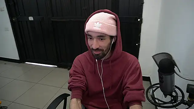 Snapshot of Your_Ice_cream chatting on 12/20/24, 03:10 Your Ice cream online show from 12/20/24, 03:10