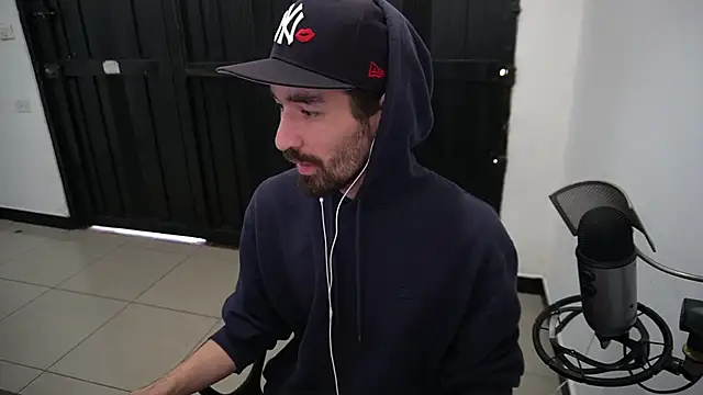 Snapshot of Your_Ice_cream chatting on 12/22/24, 02:38 Your Ice cream online show from 12/22/24, 02:38