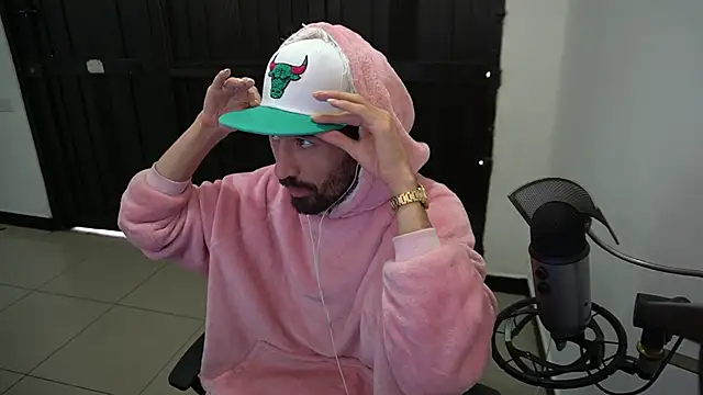 Snapshot of Your_Ice_cream chatting on 12/24/24, 05:34 Your Ice cream online show from 12/24/24, 05:34