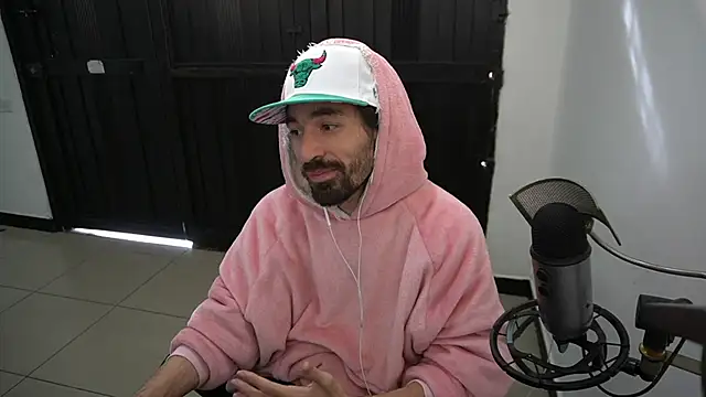 Snapshot of Your_Ice_cream chatting on 12/24/24, 08:38 Your Ice cream online show from 12/24/24, 08:38