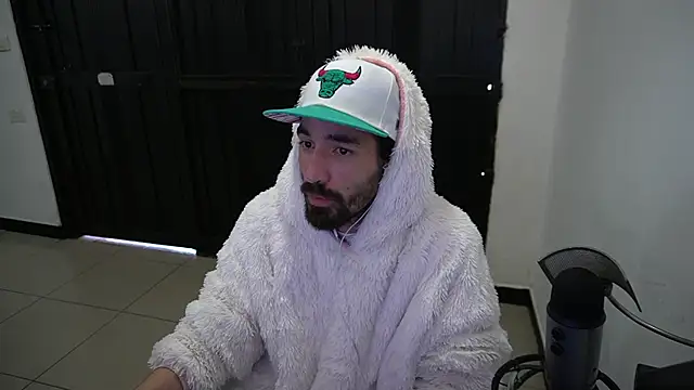 Snapshot of Your_Ice_cream chatting on 12/31/24, 01:52 Your Ice cream online show from 12/31/24, 01:52