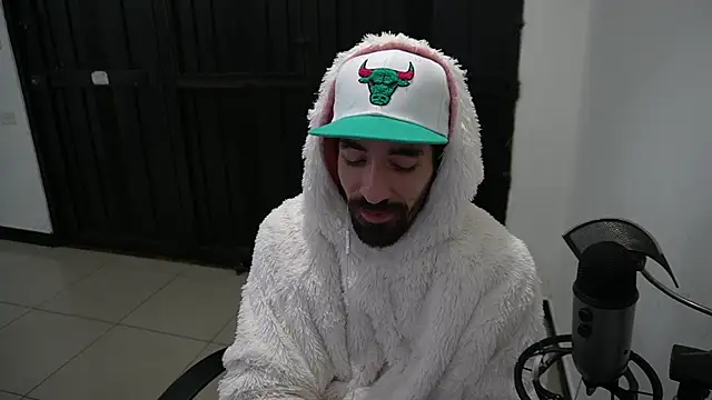 Snapshot of Your_Ice_cream chatting on 01/01/25, 03:45 Your Ice cream online show from 01/01/25, 03:45