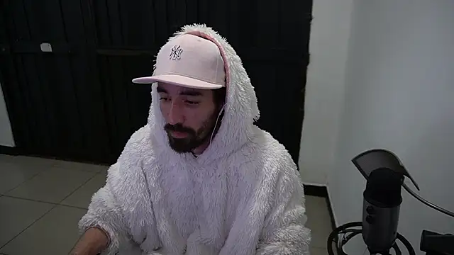 Snapshot of Your_Ice_cream chatting on 01/03/25, 10:52 Your Ice cream online show from 01/03/25, 10:52