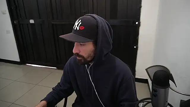 Snapshot of Your_Ice_cream chatting on 01/10/25, 03:06 Your Ice cream online show from 01/10/25, 03:06